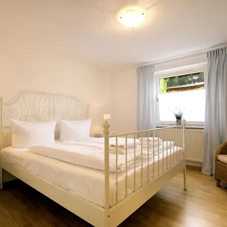 Kleines Haus Am Wald, Whg 1 Julia Sellin (Rugen)